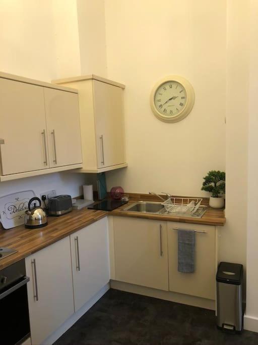 Fusilier Apartment Wrexham City Exterior foto