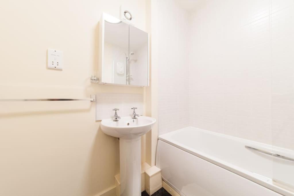 Fusilier Apartment Wrexham City Exterior foto