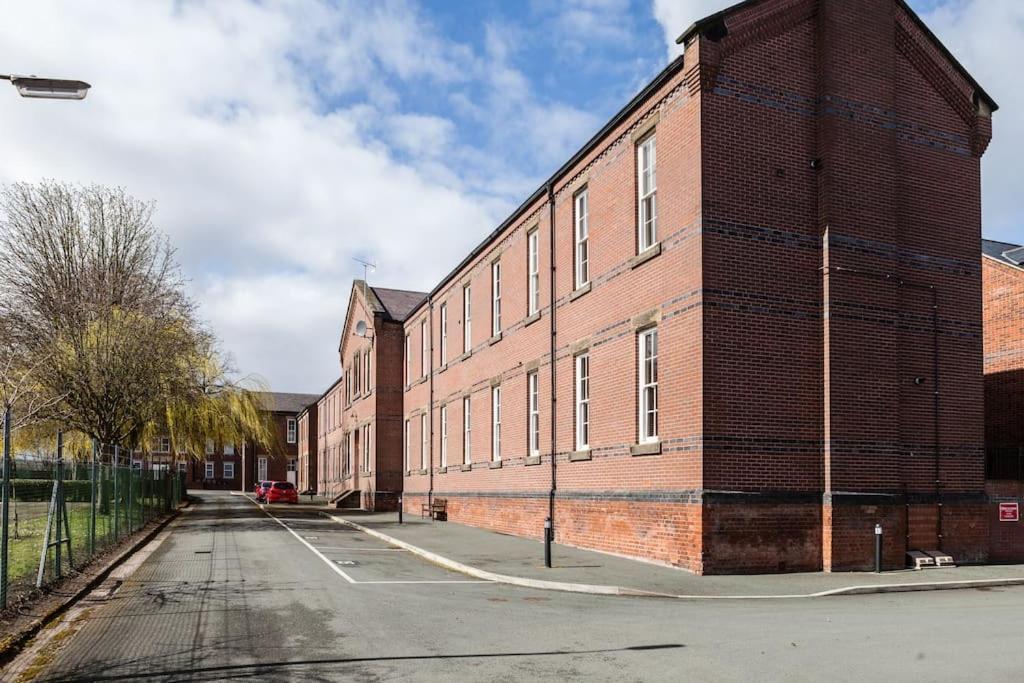 Fusilier Apartment Wrexham City Exterior foto